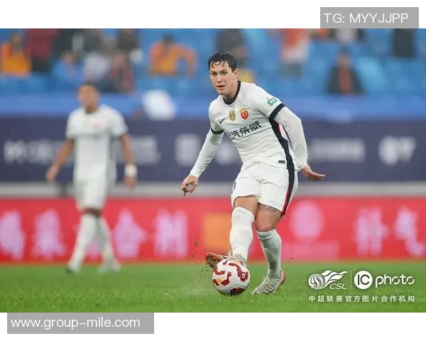 青岛海牛与上海海港激战正酣2025中超联赛第27轮精彩回顾 青岛海牛与上海海港激战正酣2025中超联赛第27轮精彩回顾