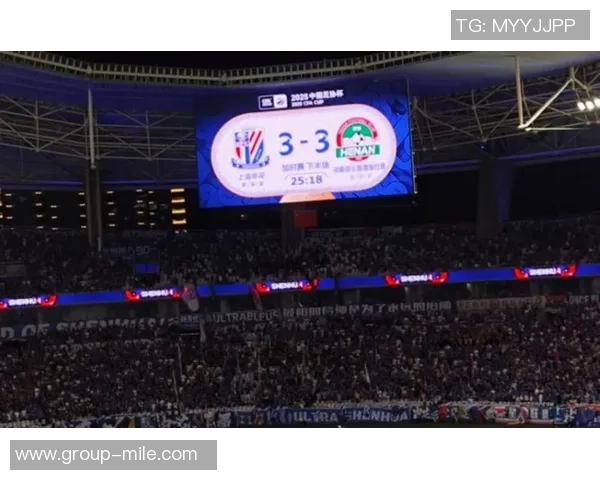 河南球迷热情高涨足协杯决赛现场人潮涌动北京球迷人数相对较少 河南球迷热情高涨足协杯决赛现场人潮涌动北京球迷人数相对较少